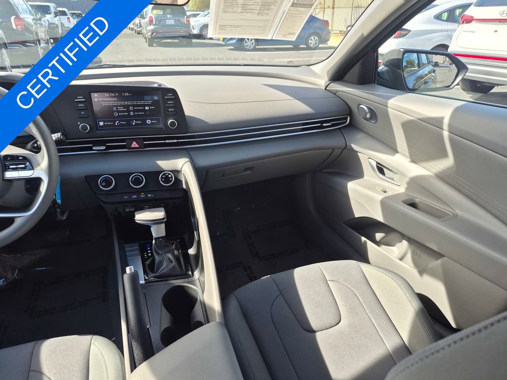 Used 2025 Hyundai Elantra SE image 25
