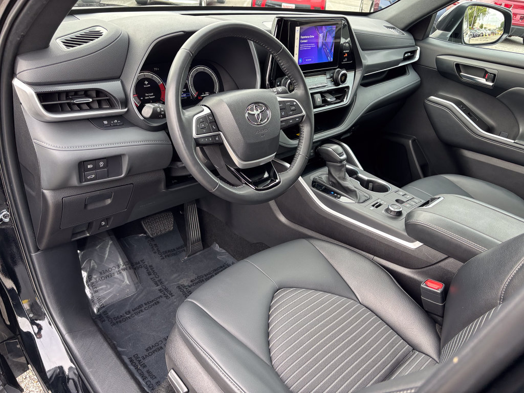 Used 2025 Toyota Highlander XSE AWD/4WD image 17