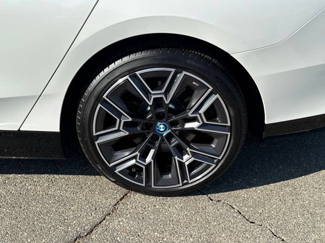 Certified 2025 BMW i5 xDrive40 w/ Executive Package AWD/4WD image 13