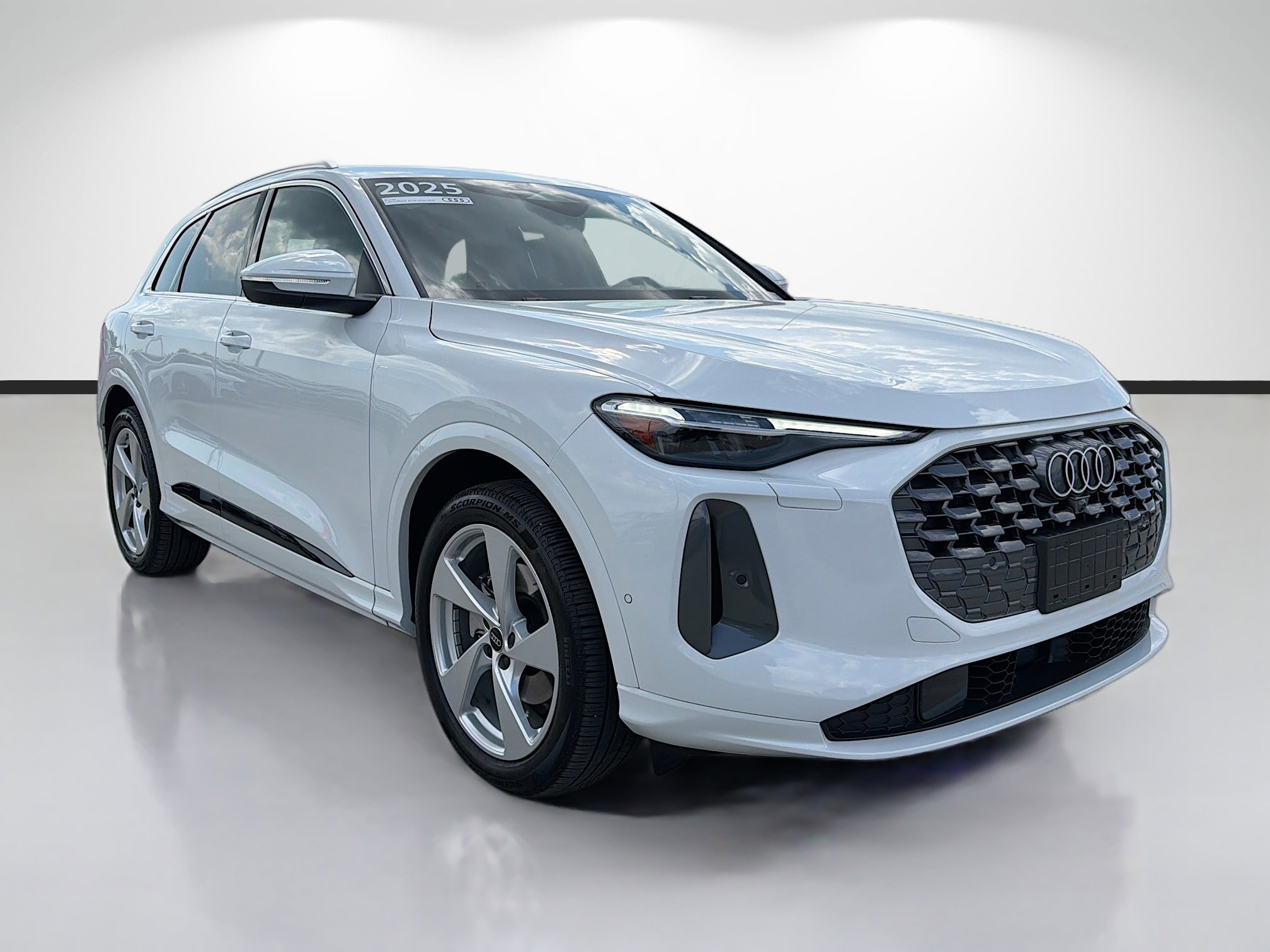 Certified 2025 Audi Q5 Prestige image 1