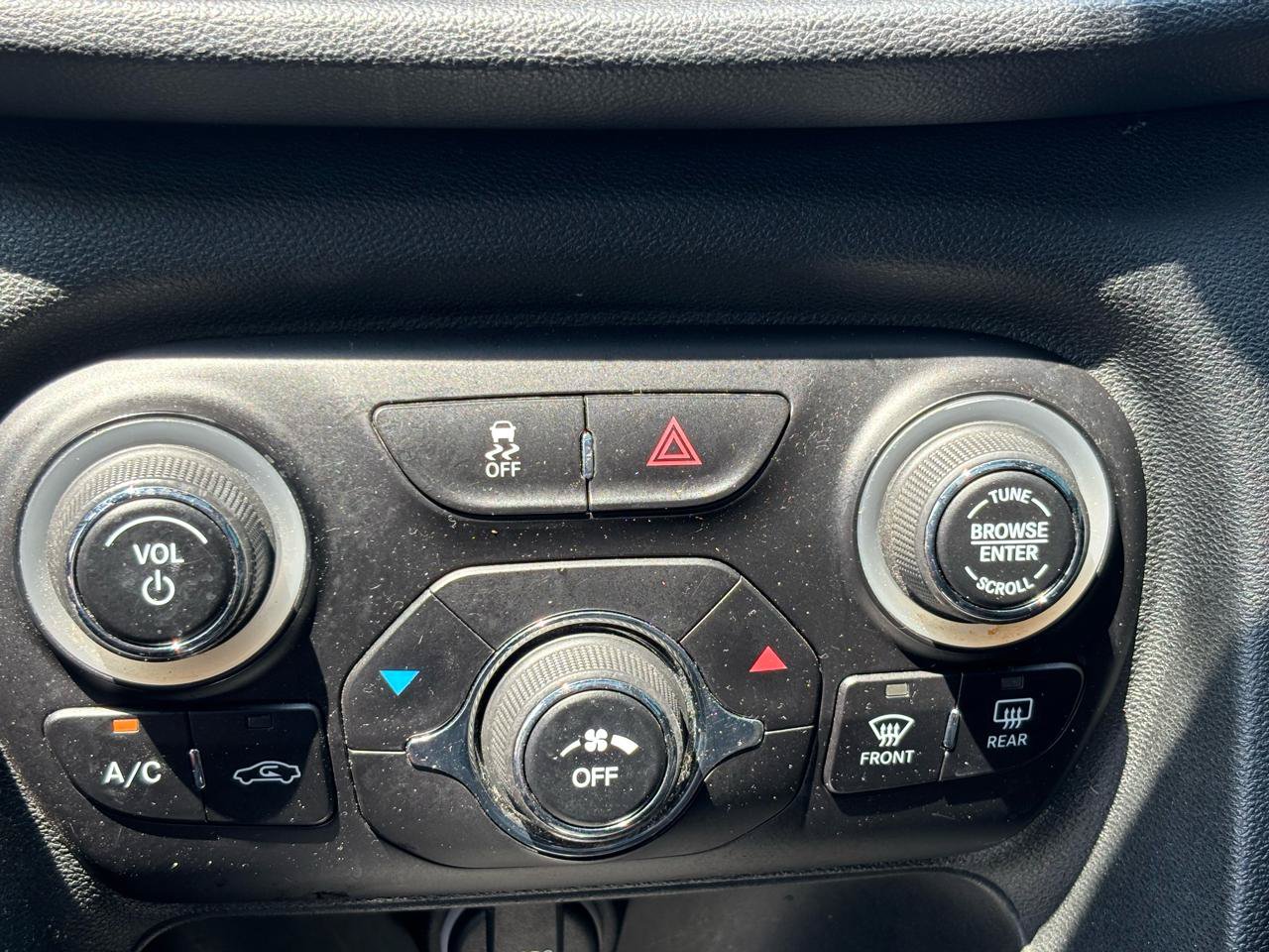 Used 2015 Dodge Dart SXT w/ Sun/Sound Group FWD image 29