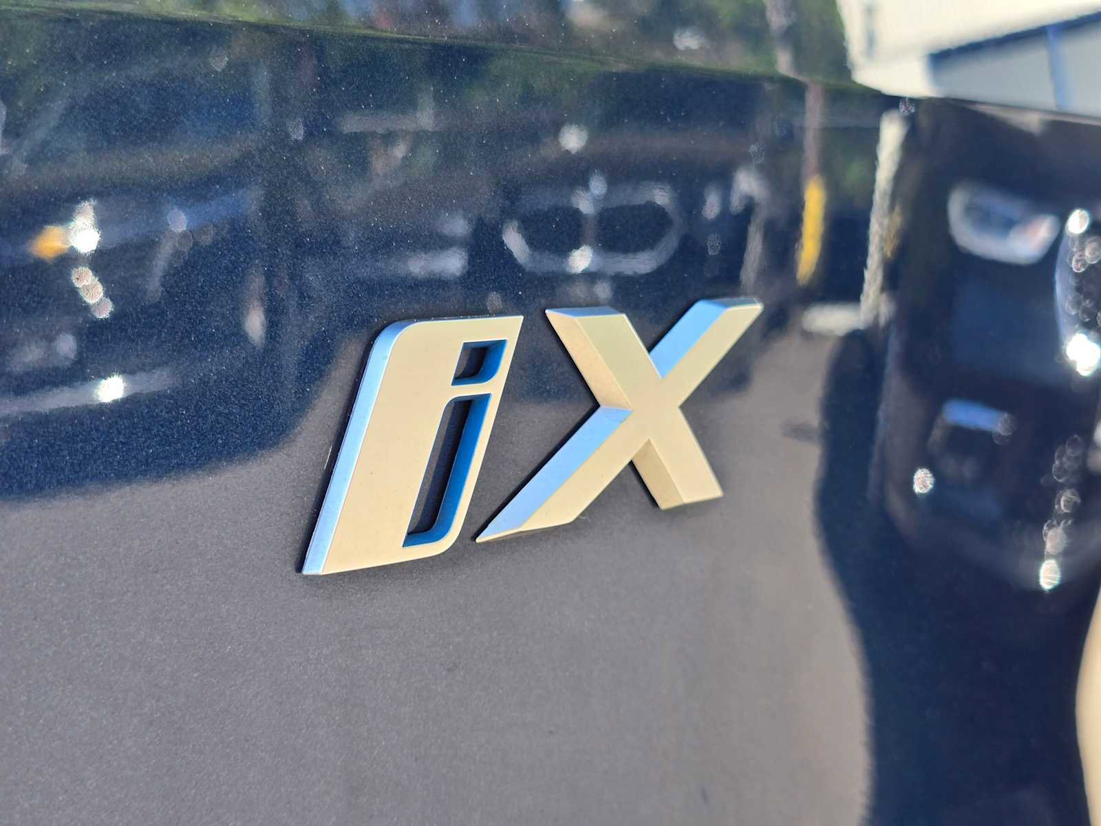 Used 2023 BMW iX xDrive50 w/ Premium Package image 14