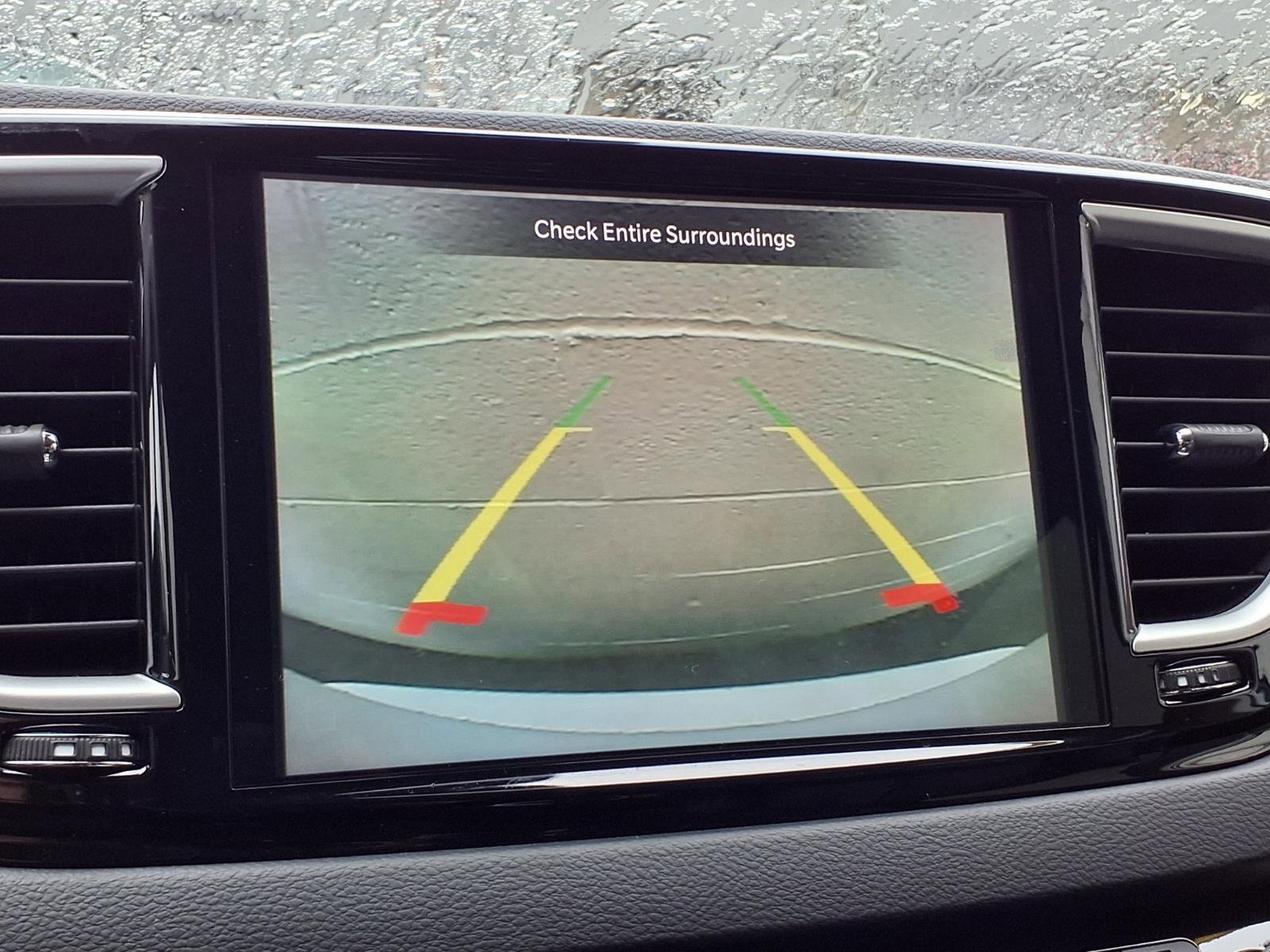 Used 2024 Chrysler Pacifica Touring-L image 9