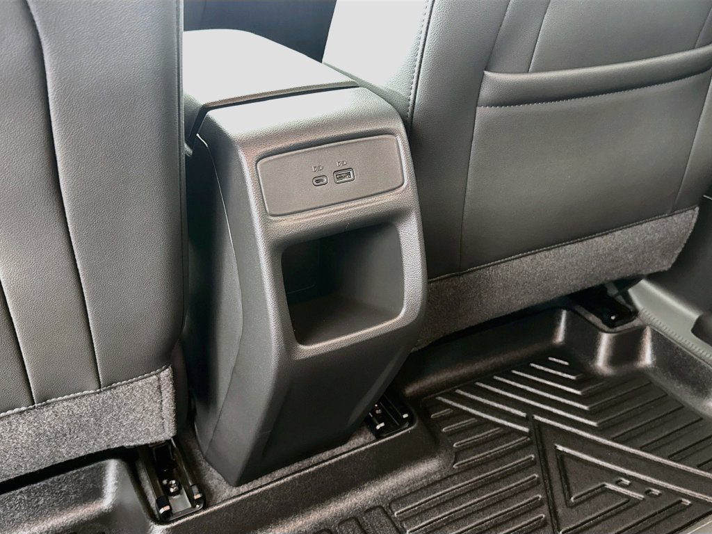 Used 2025 Chevrolet Trax RS w/ Sunroof Package FWD image 26