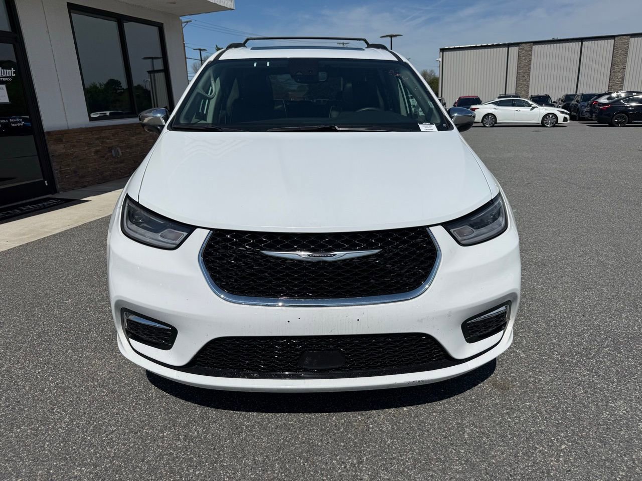 Used 2023 Chrysler Pacifica Limited image 9