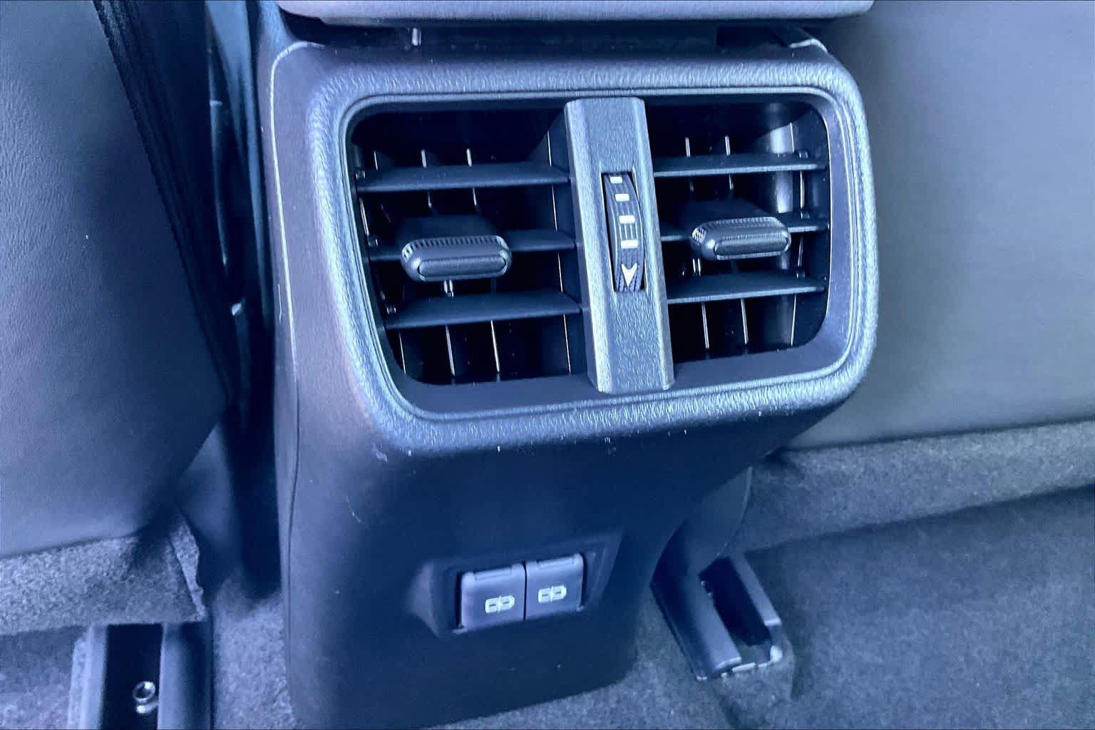 Used 2022 Lexus UX 200 w/ Accessory Package (Z1) FWD image 32