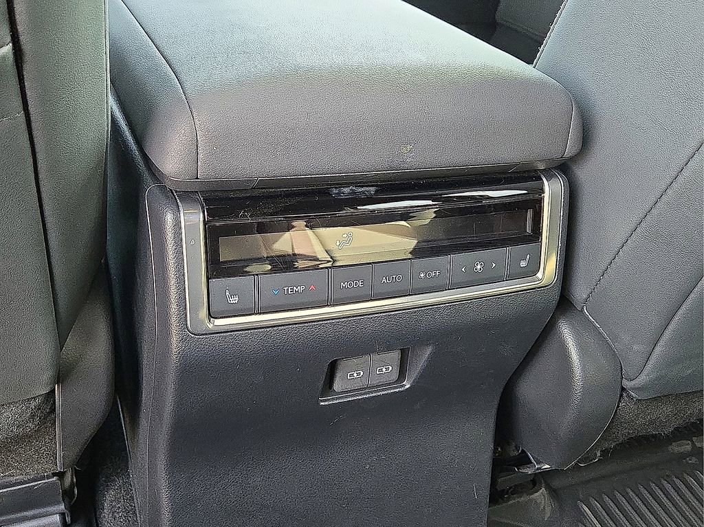 Used 2024 Lexus GX 550 w/ Accessory Package (Z1) AWD/4WD image 16
