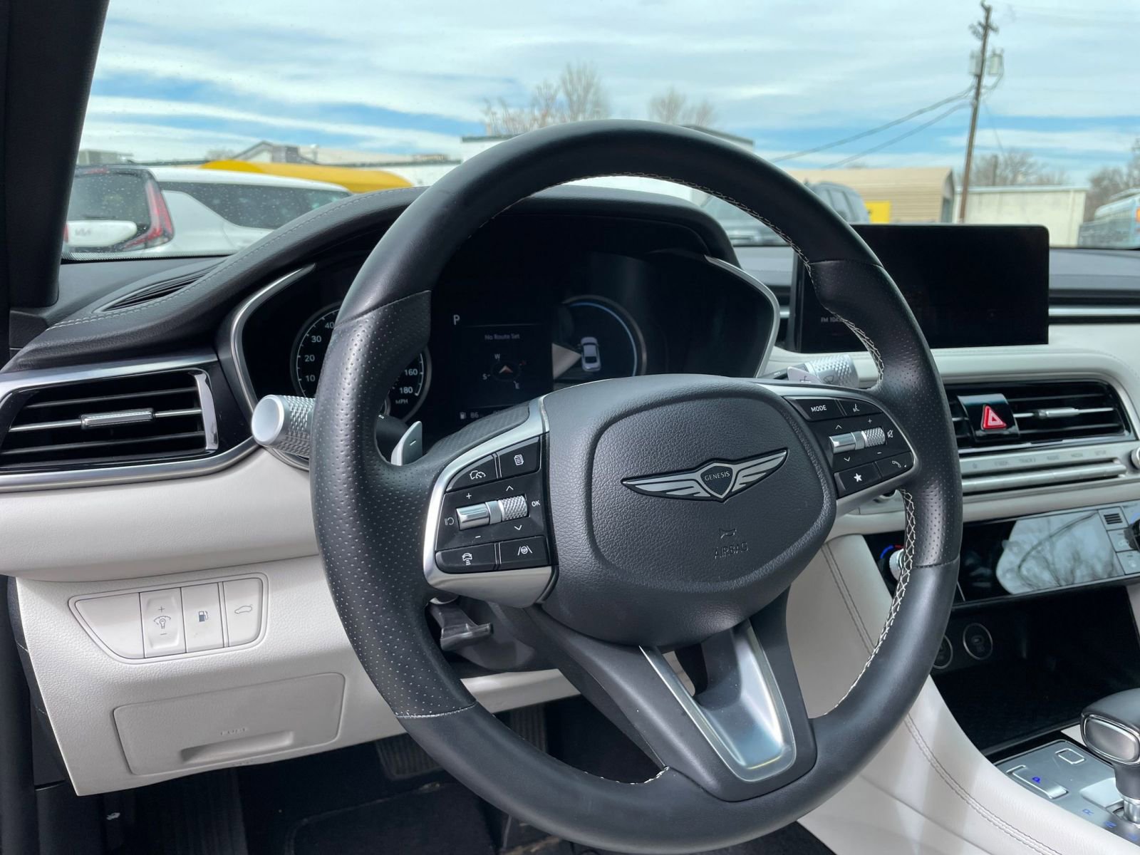 Used 2025 Genesis G70 2.5T image 37