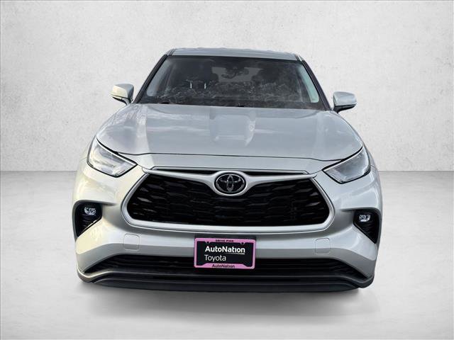 Used 2024 Toyota Highlander LE video 2