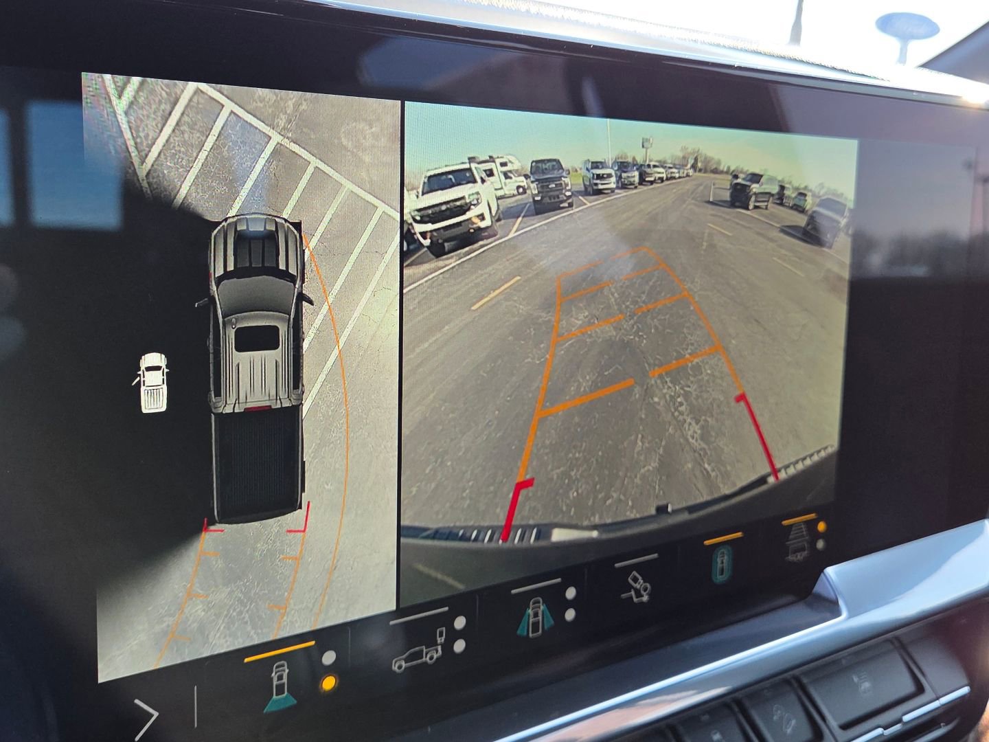 Used 2023 Chevrolet Silverado 1500 LT Trail Boss w/ LT Trail Boss Premium Package image 9