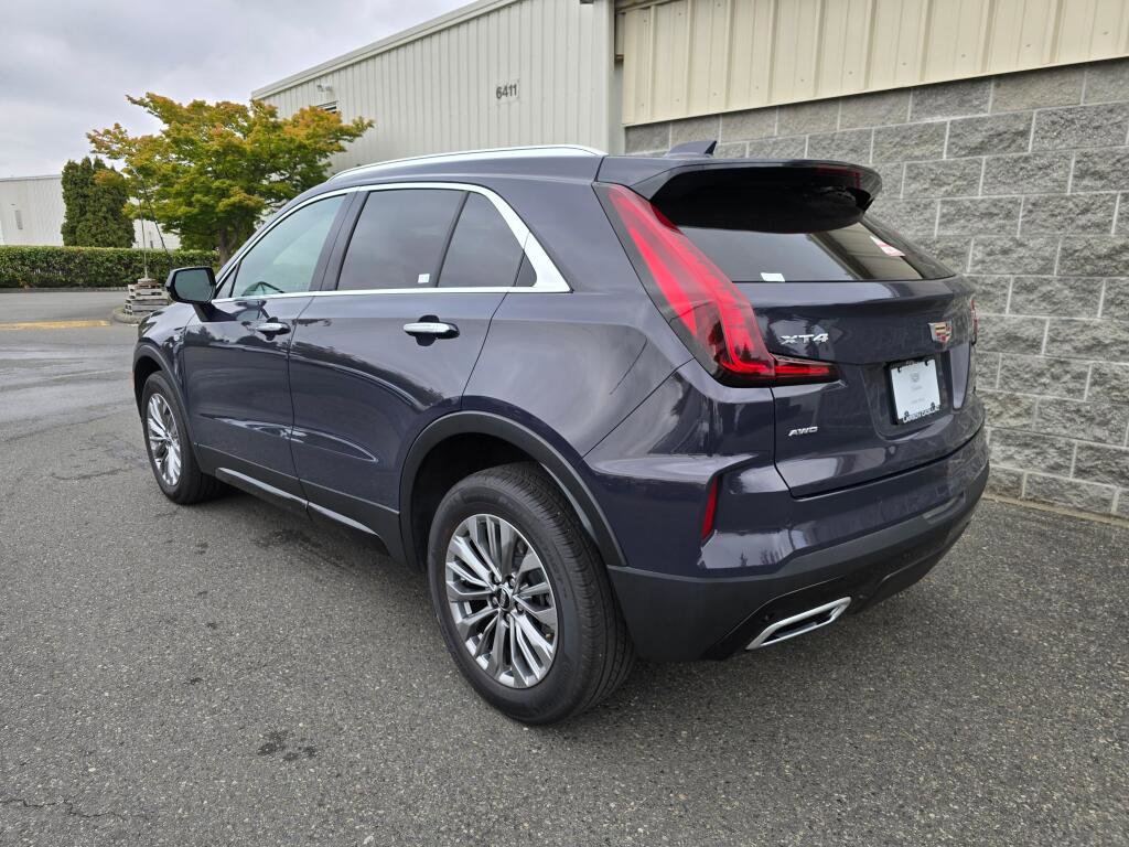 Used 2024 Cadillac XT4 Premium Luxury image 4