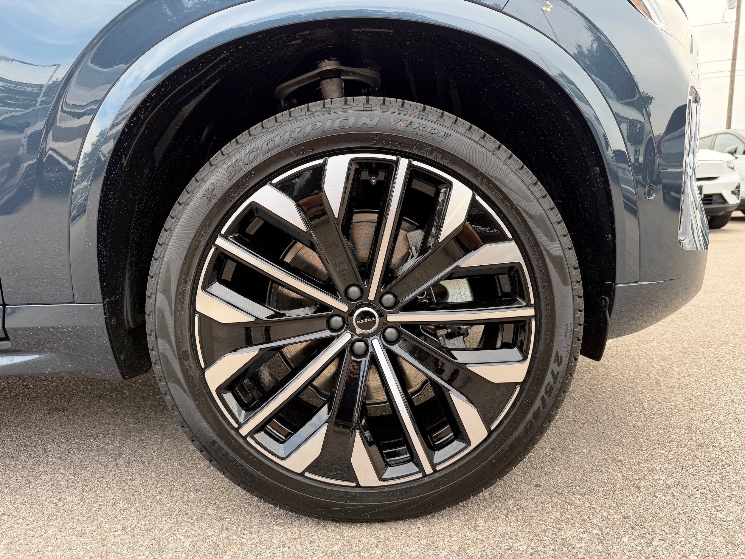 New 2026 Volvo XC90 B6 Ultra w/ Protection Package AWD/4WD image 7