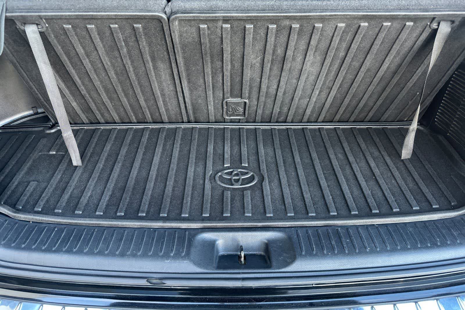Used 2016 Toyota Highlander XLE image 17
