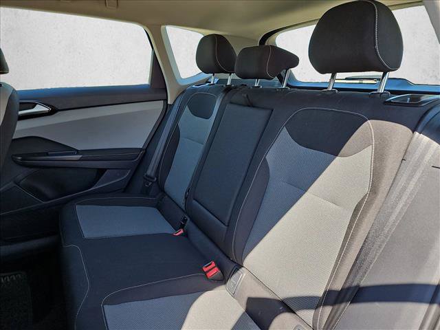 Used 2024 Volkswagen Taos S w/ MDO Package FWD image 16