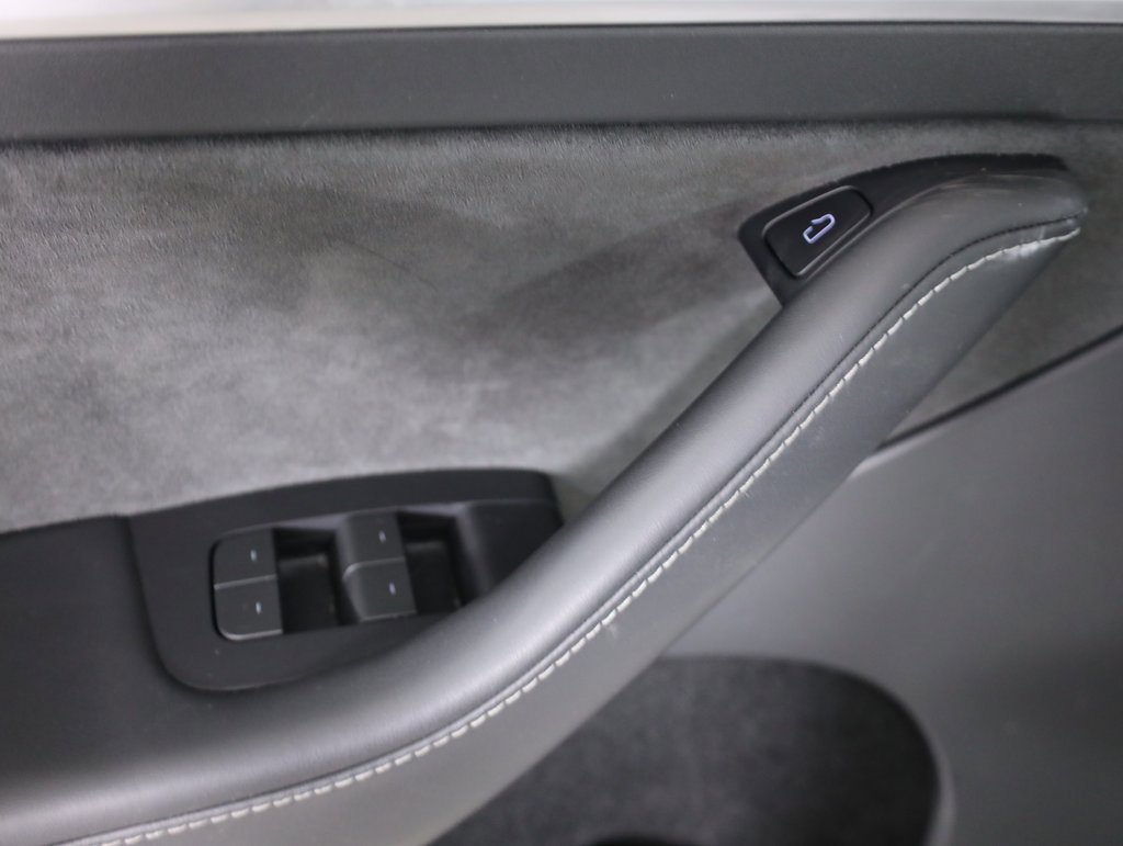 Used 2023 Tesla Model Y Performance image 10