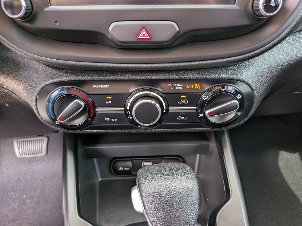 Certified 2025 Kia Soul LX w/ LX Technology Package FWD image 24