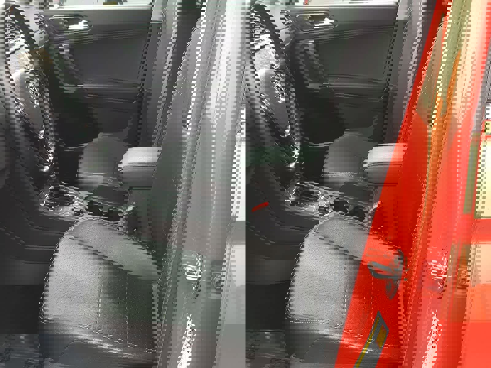 Used 2018 Volkswagen Tiguan SE image 16