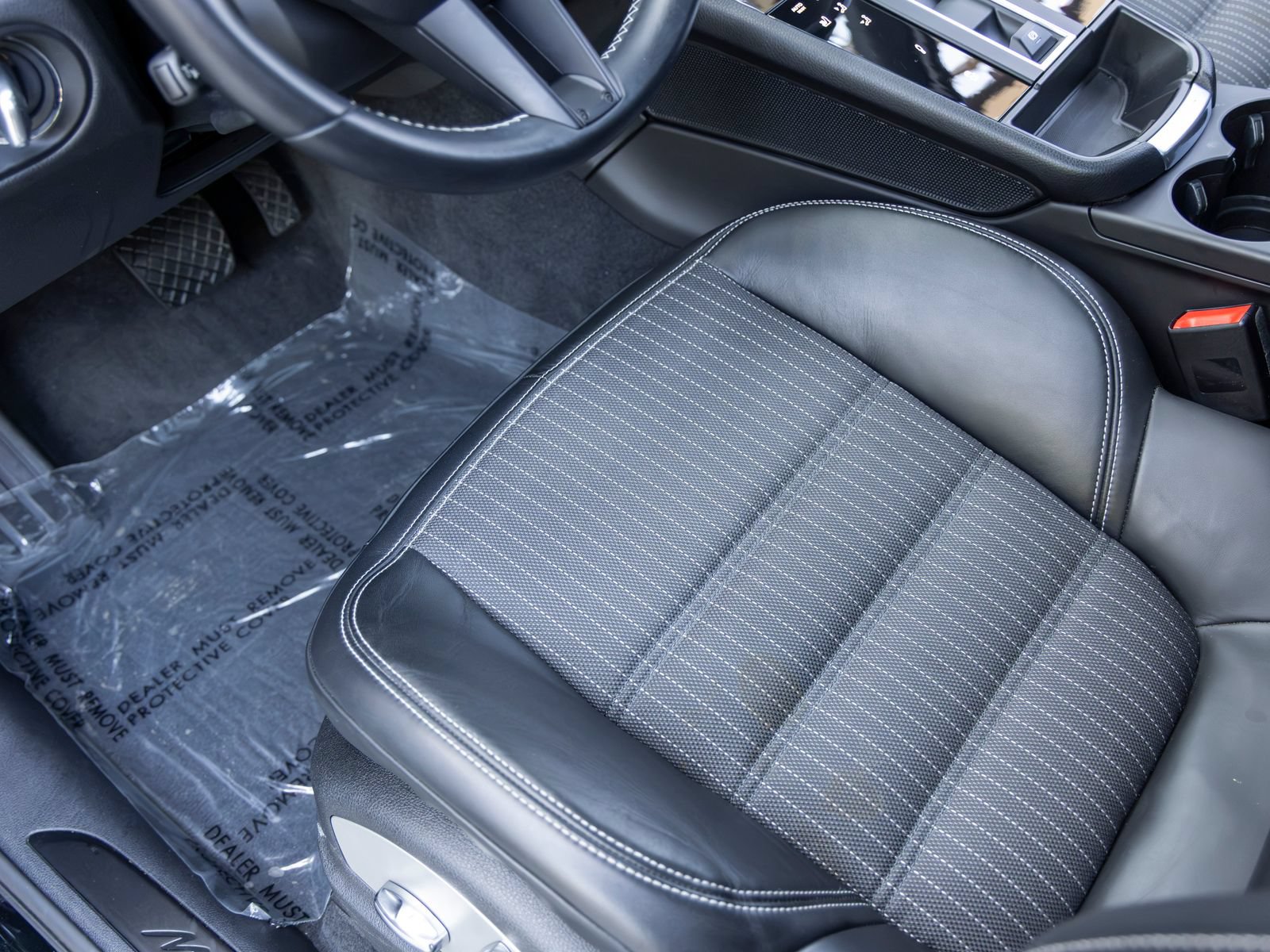Certified 2023 Porsche Macan Turbo AWD/4WD image 33