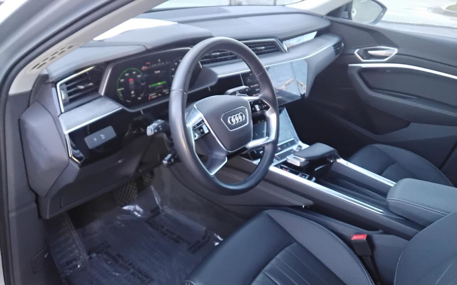 Certified 2022 Audi e-tron Premium w/ Convenience Plus Package image 16