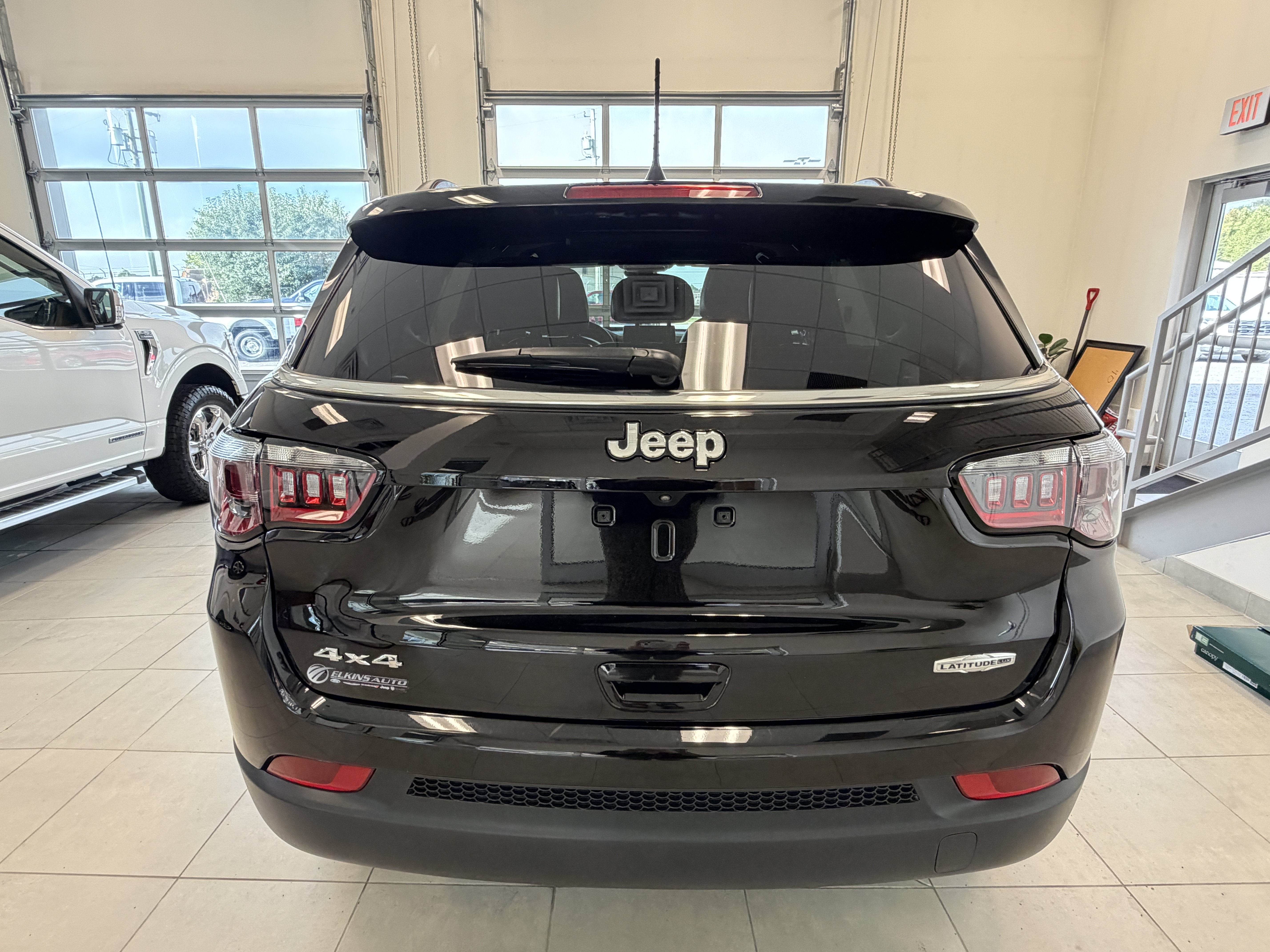 Used 2024 Jeep Compass Latitude AWD/4WD image 3