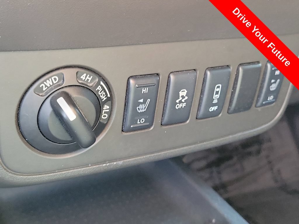 Used 2015 Nissan Frontier SV AWD/4WD image 8