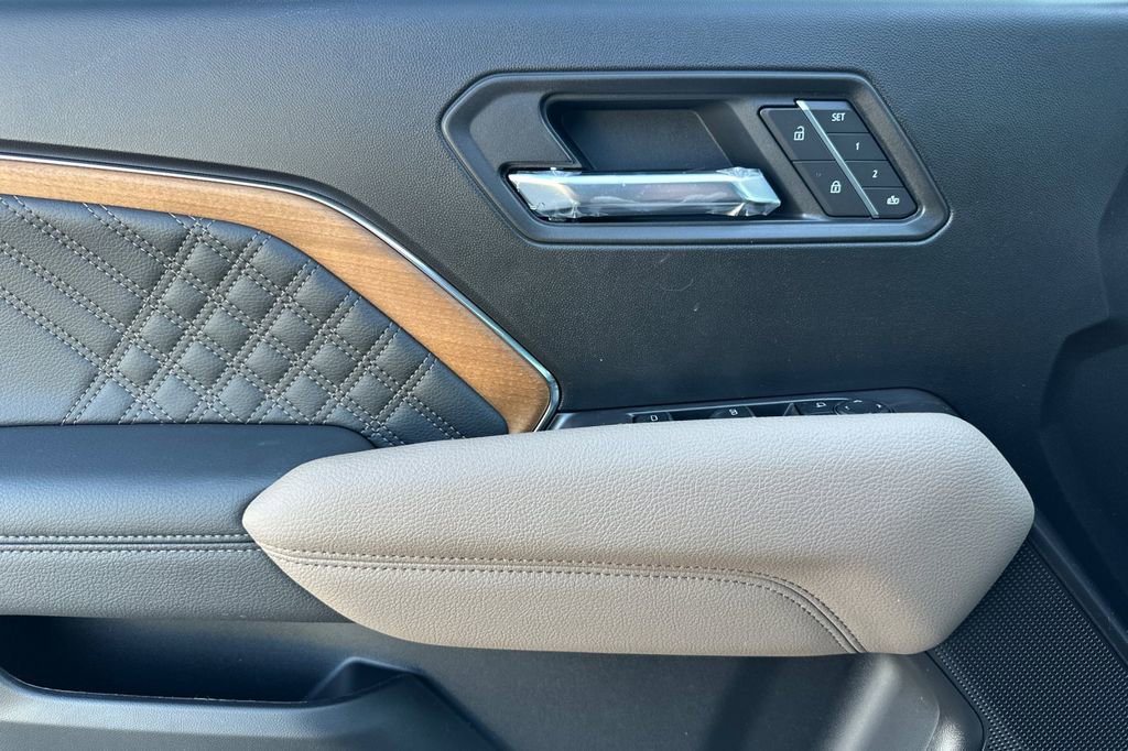 New 2026 GMC Canyon Denali AWD/4WD image 9