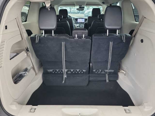 Used 2023 Chrysler Pacifica Touring-L FWD image 8