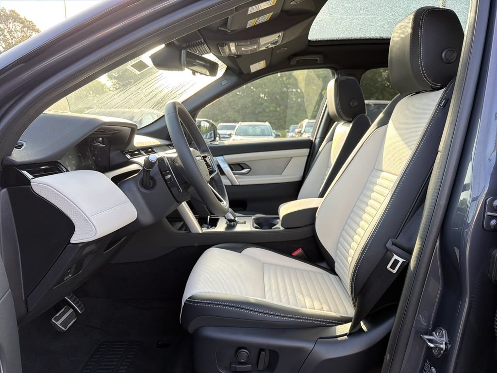 New 2026 Land Rover Discovery Sport Landmark AWD/4WD image 3