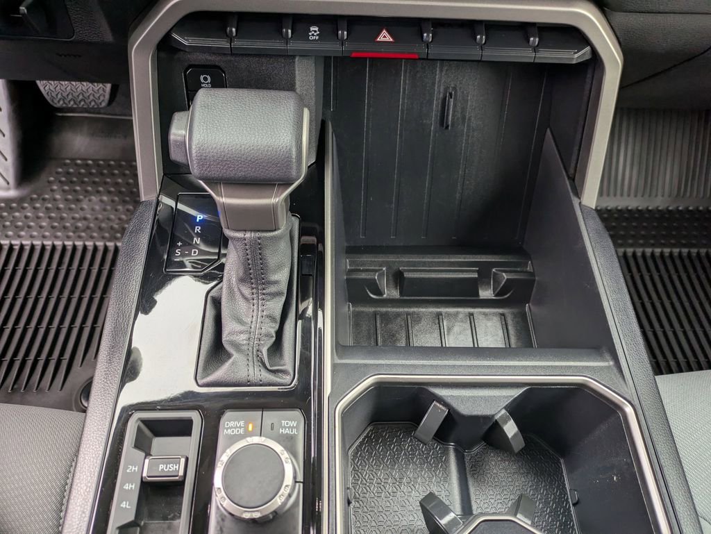 Used 2022 Toyota Tundra SR5 w/ SR5 Convenience Package image 18