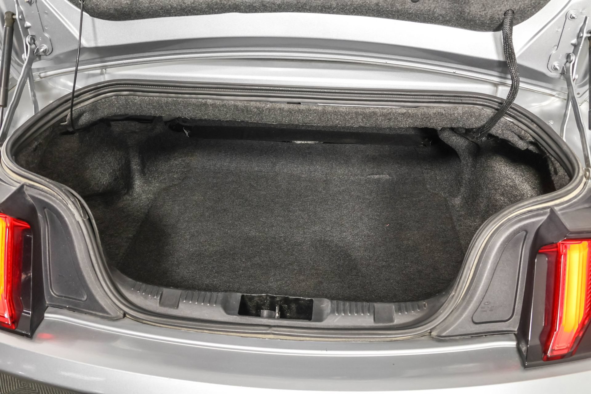 Used 2022 Ford Mustang Premium RWD image 37