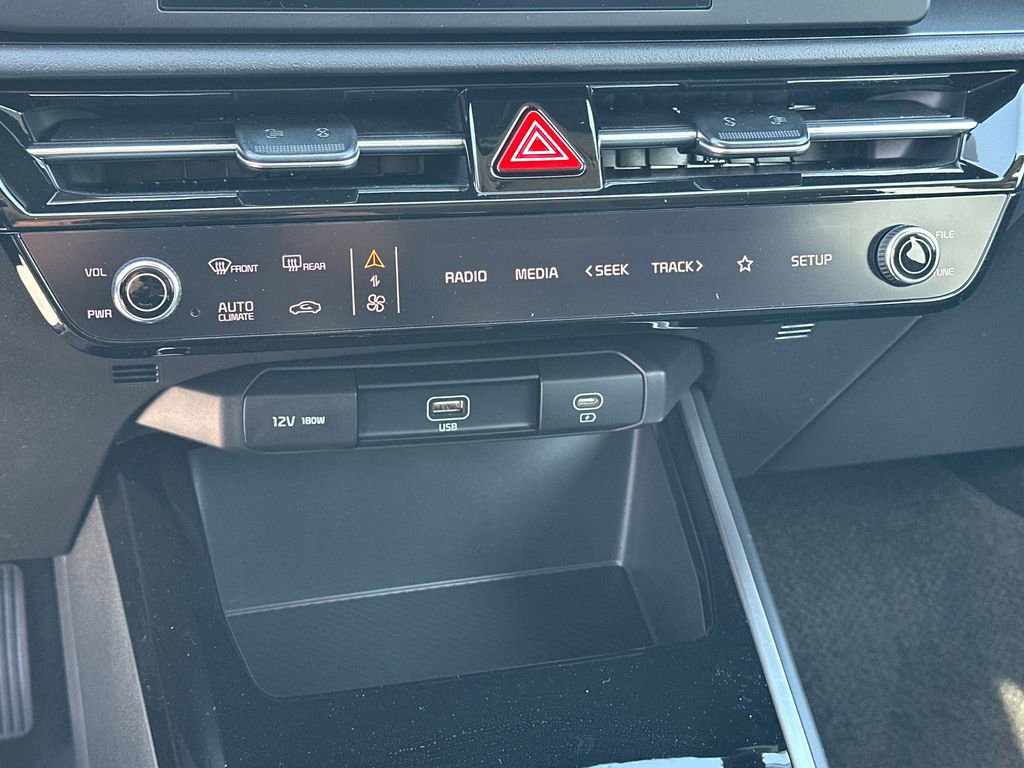 New 2026 Kia Niro LX image 25