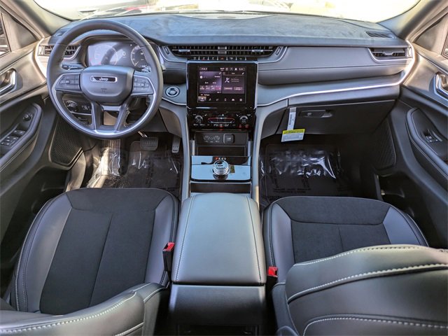 New 2025 Jeep Grand Cherokee Altitude image 16