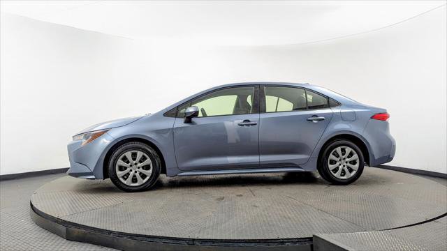 Used 2020 Toyota Corolla LE image 3