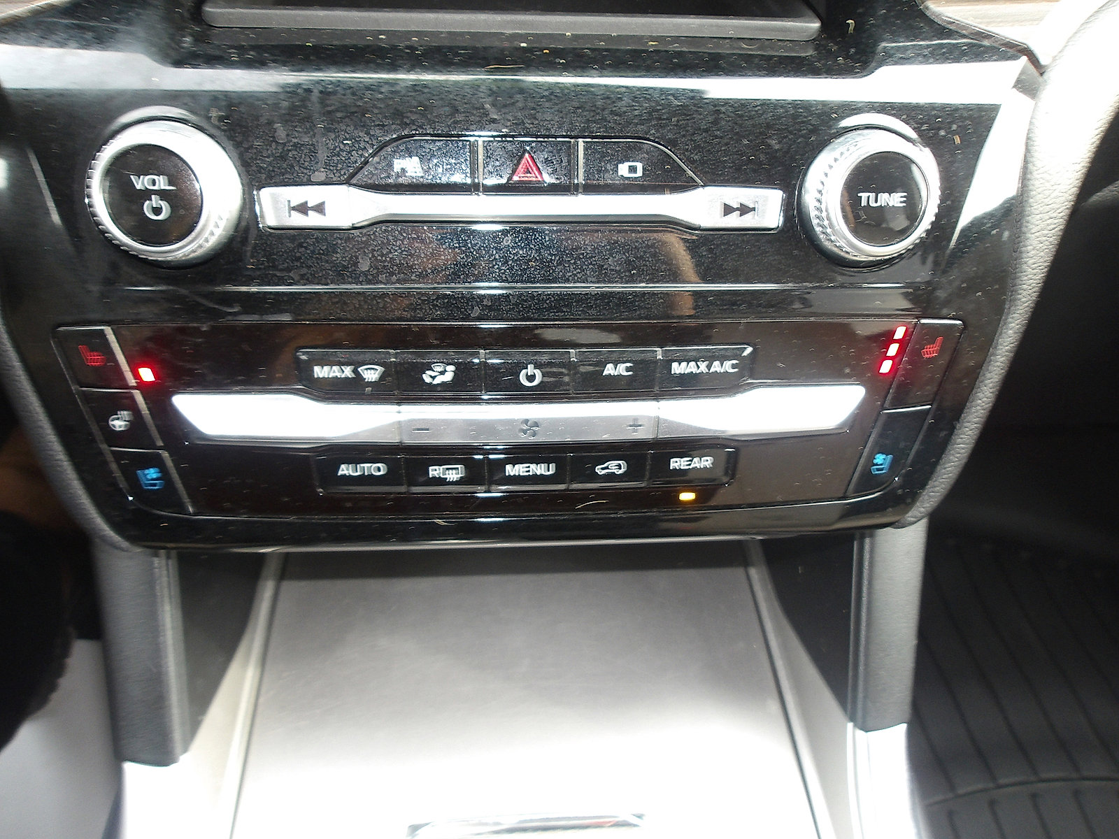 Used 2023 Ford Explorer Limited image 22