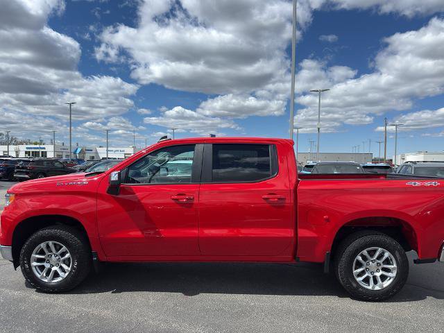 Used 2022 Chevrolet Silverado 1500 LT AWD/4WD image 6
