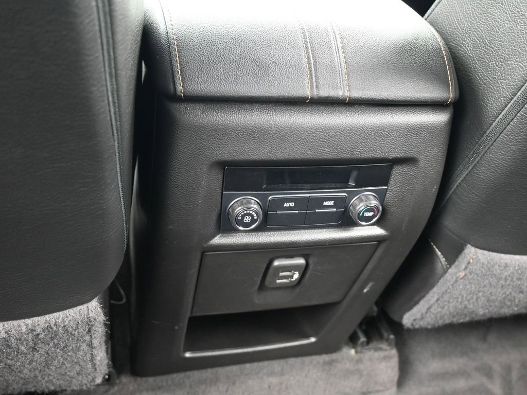 Used 2018 Chevrolet Traverse LT image 33