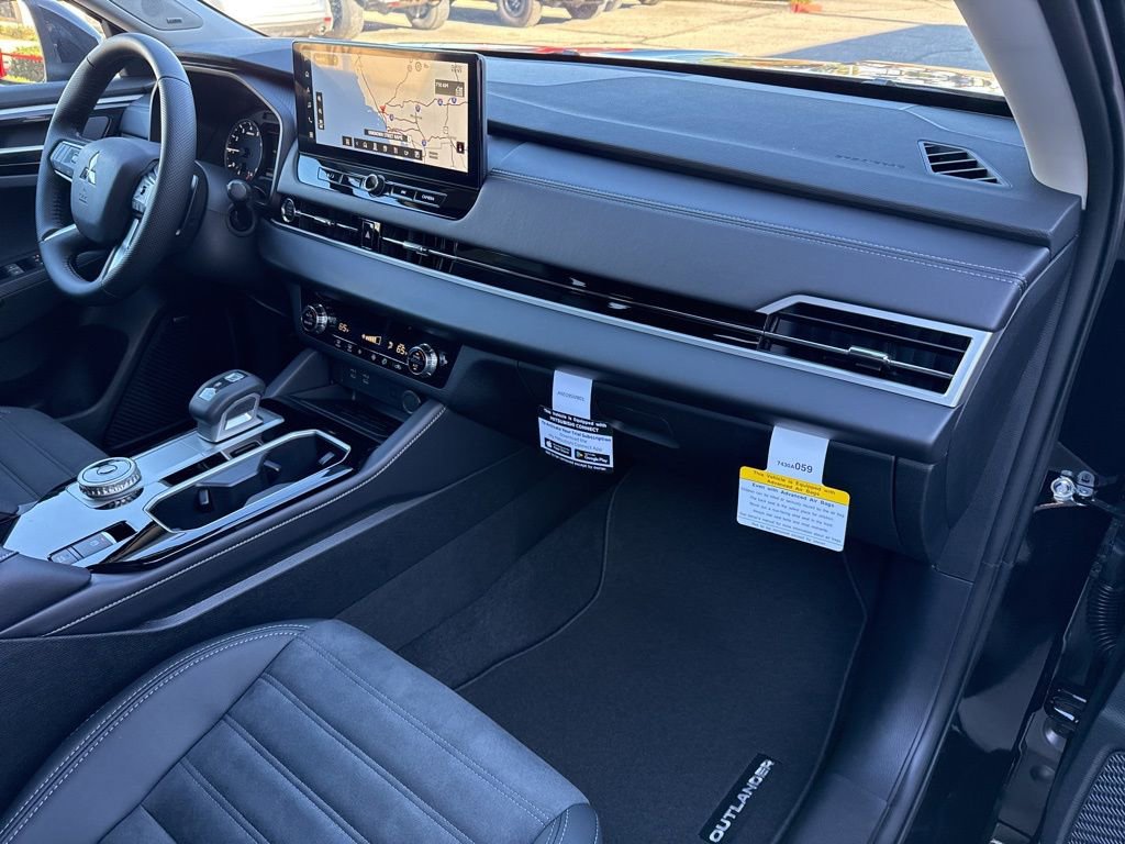 New 2025 Mitsubishi Outlander SE image 22