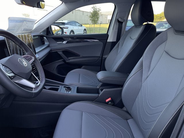 New 2025 Volkswagen Tiguan SE image 14