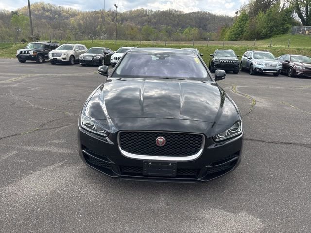 Used 2019 Jaguar XE Prestige image 3