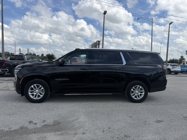 Used 2025 Chevrolet Suburban LT RWD image 9