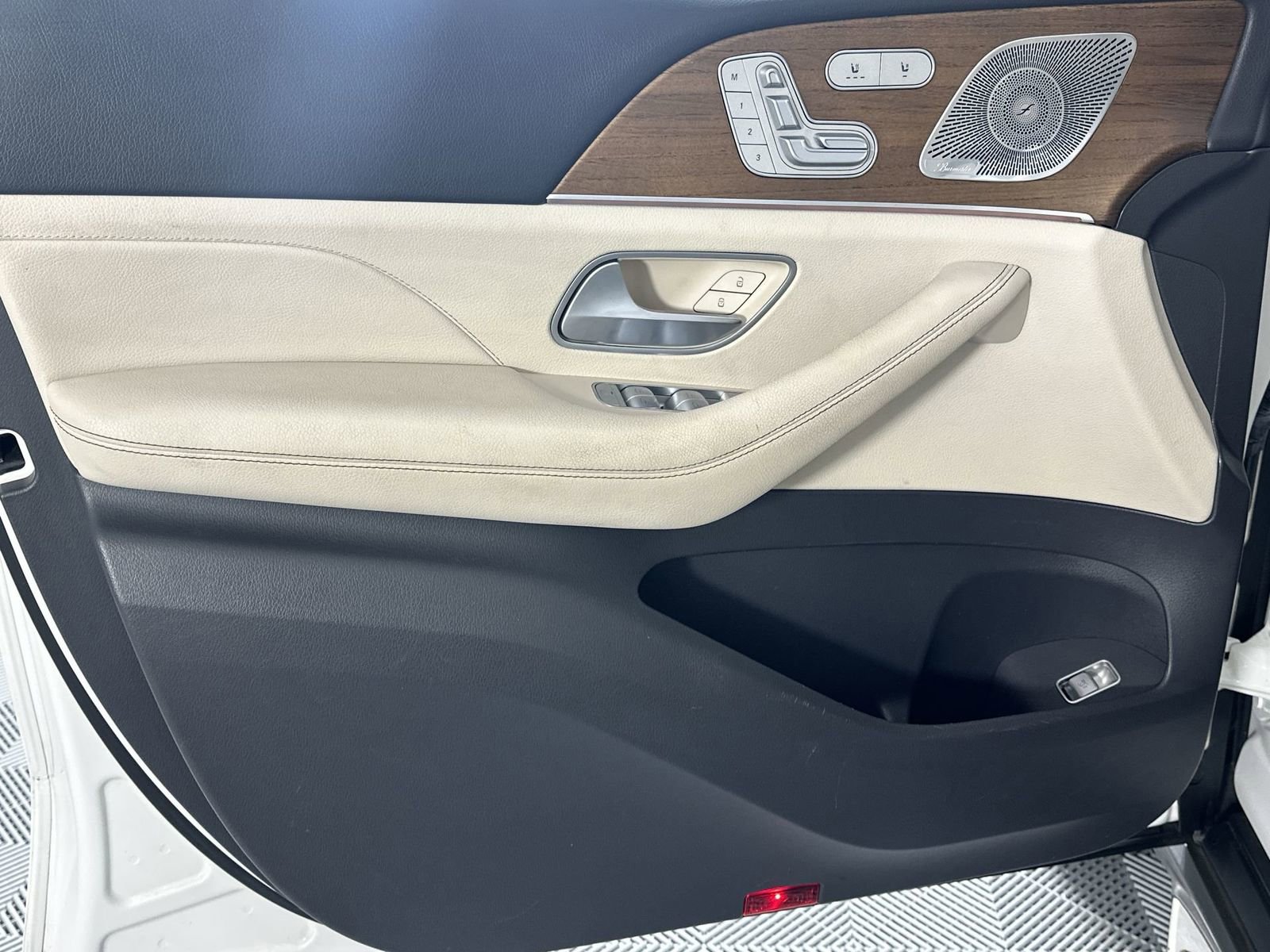 Used 2020 Mercedes-Benz GLE 350 w/ Premium Package image 29