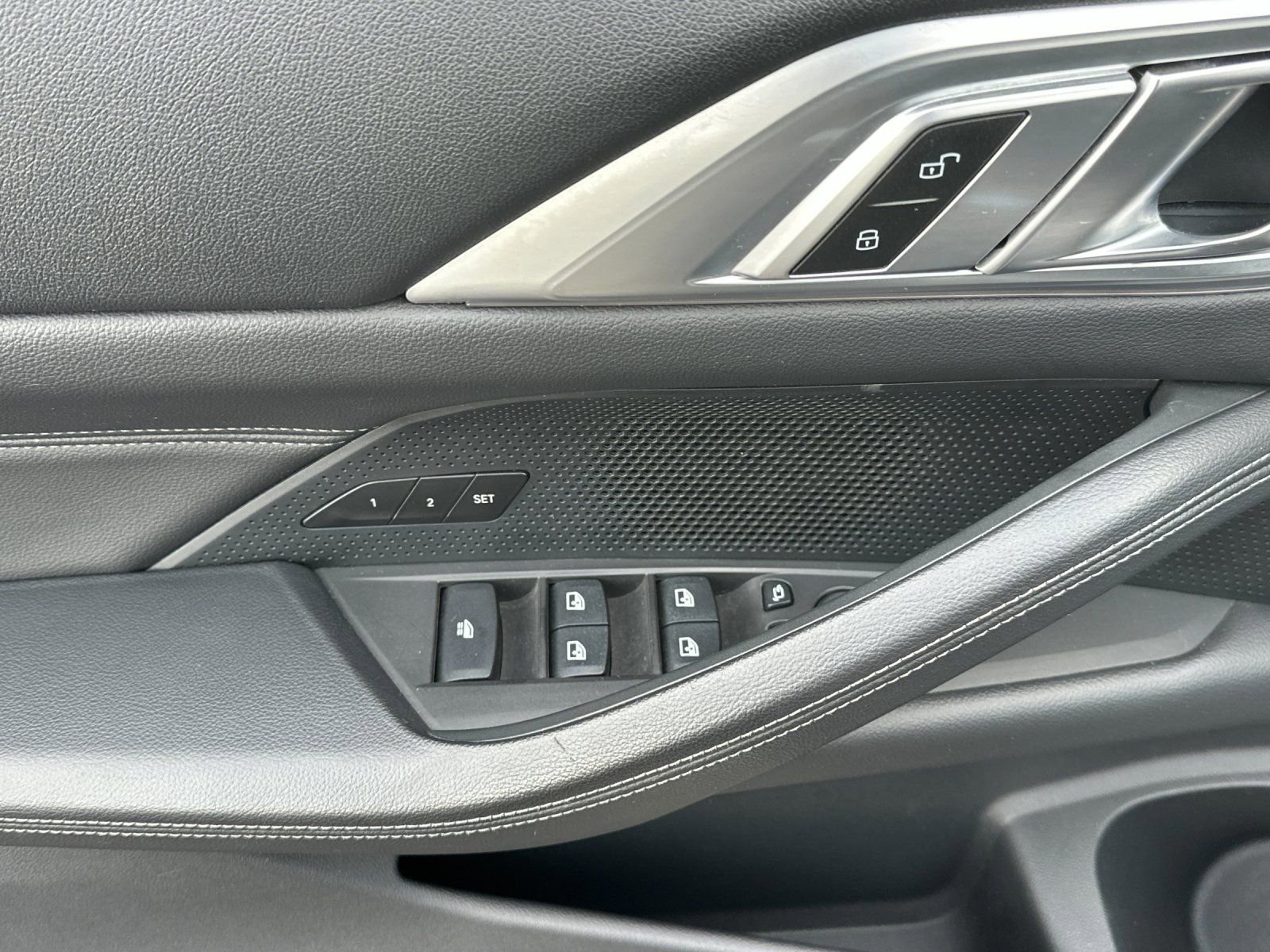 Used 2023 BMW 430i Convertible w/ Premium Package image 12