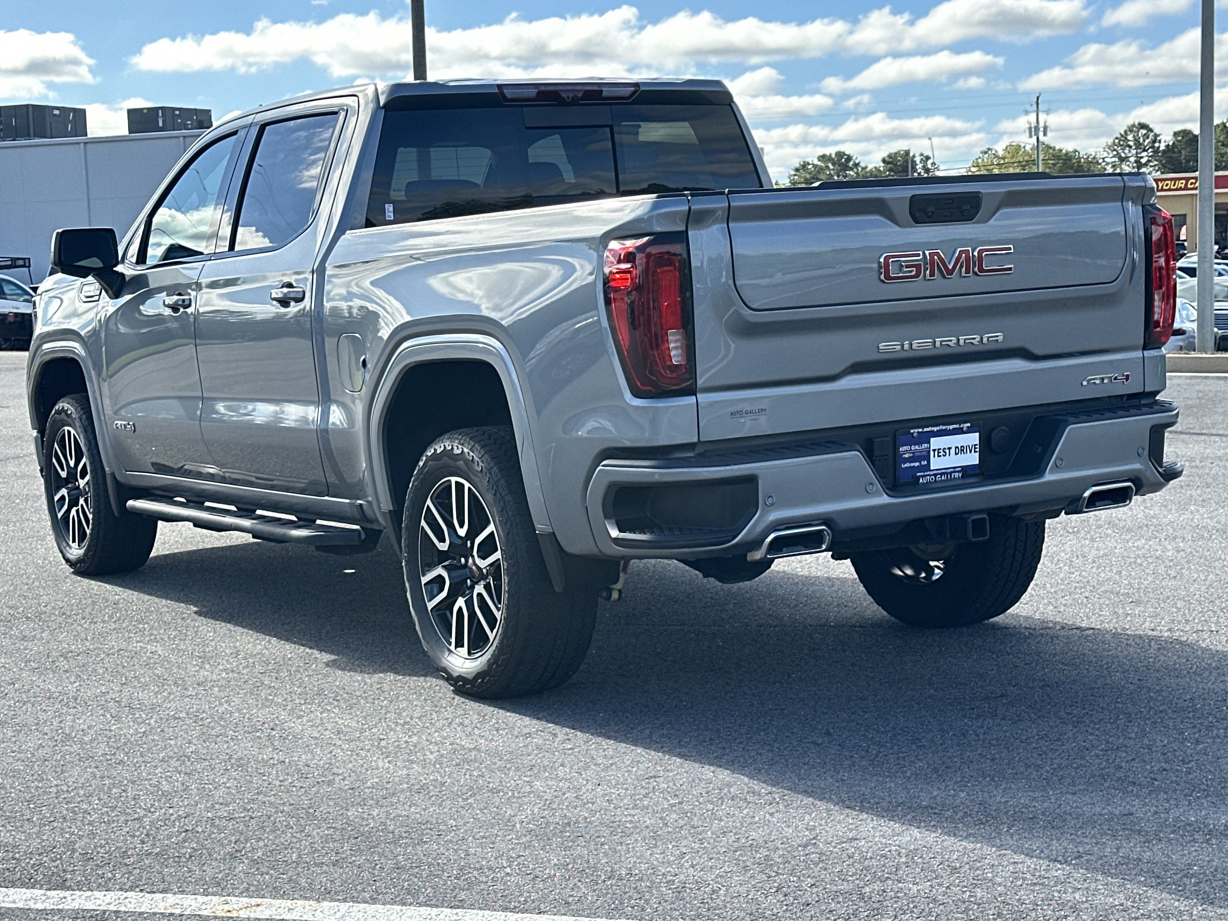 Used 2025 GMC Sierra 1500 AT4 w/ Technology Package AWD/4WD image 8