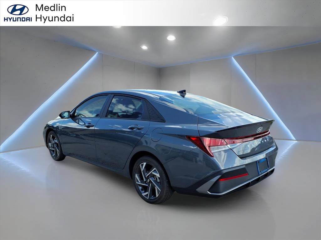 Used 2025 Hyundai Elantra Sport image 25