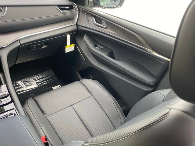 New 2025 Jeep Grand Cherokee Overland w/ Adv Protech Group III image 38