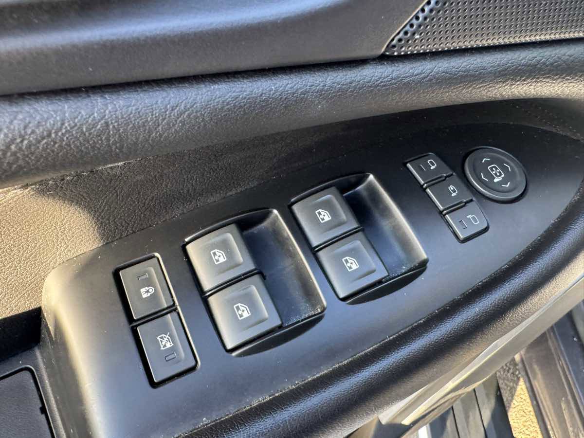 Used 2018 Cadillac Escalade Premium Luxury image 28