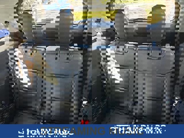 Used 2022 Ford Explorer XLT w/ Equipment Group 202A image 8