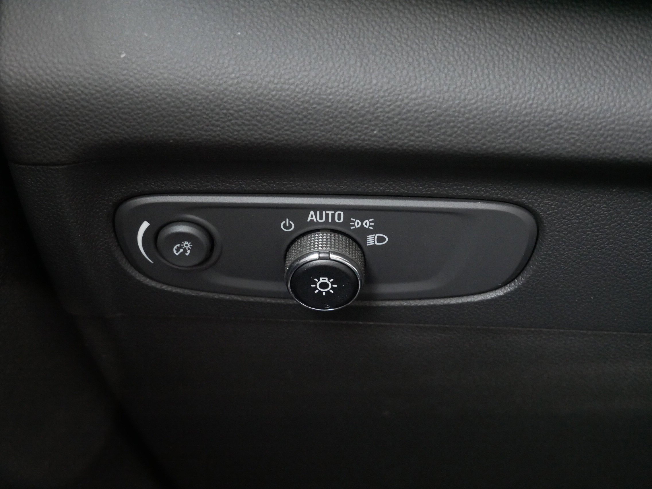 Used 2023 Buick Envision Essence w/ Sport Touring Package image 26