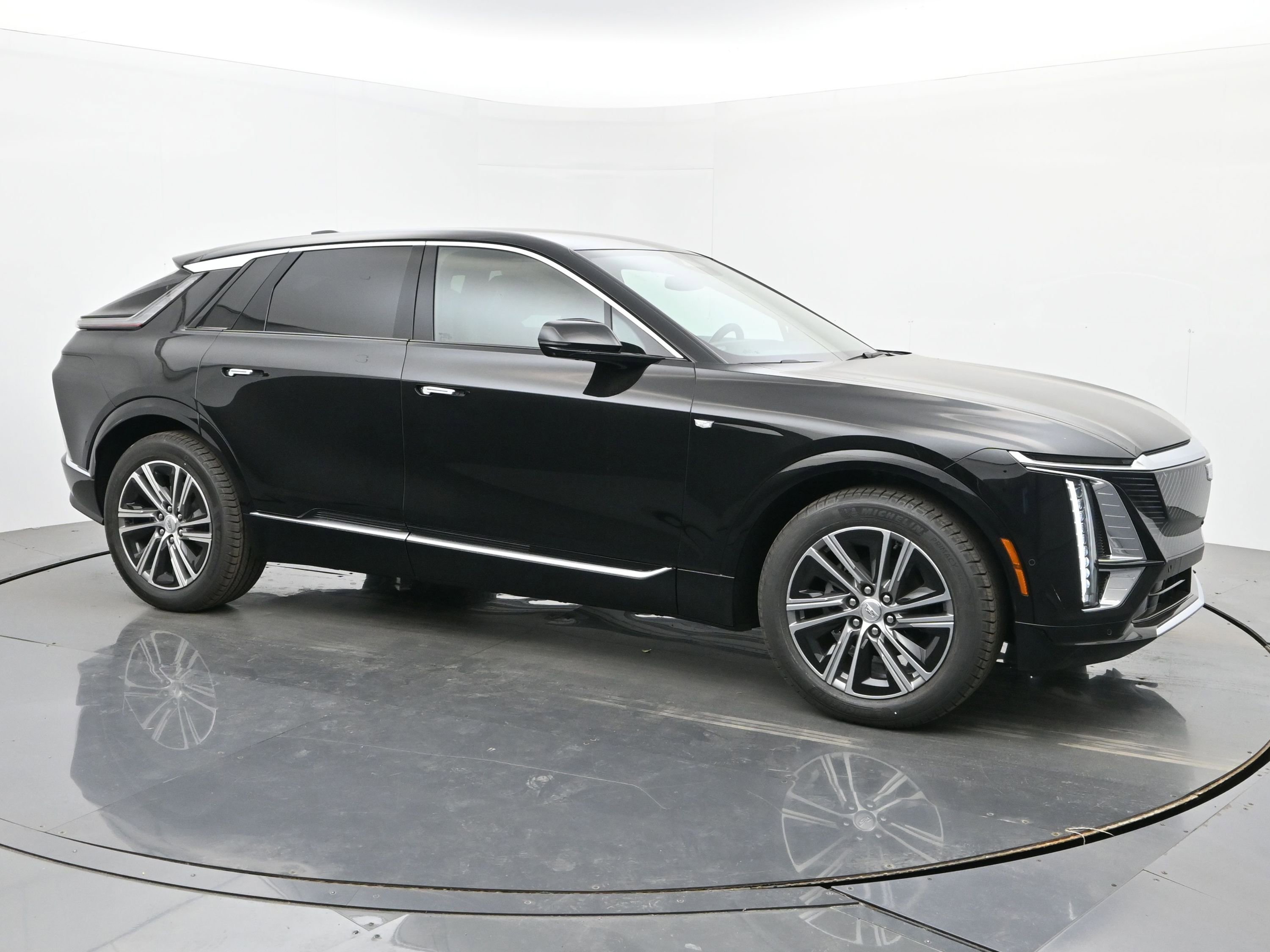 New 2026 Cadillac Lyriq Luxury AWD/4WD image 7