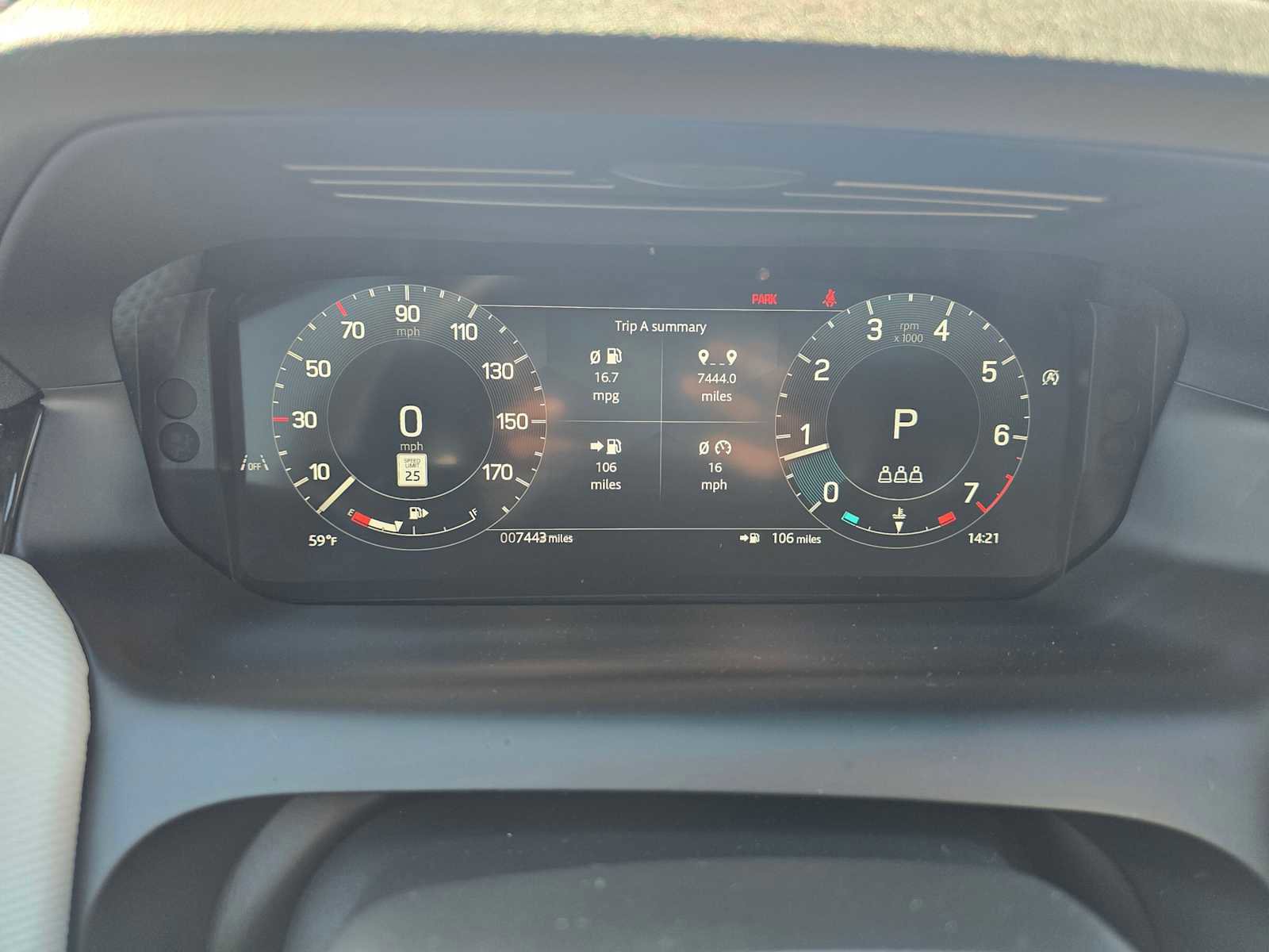 Used 2025 Land Rover Discovery Sport Dynamic SE image 27